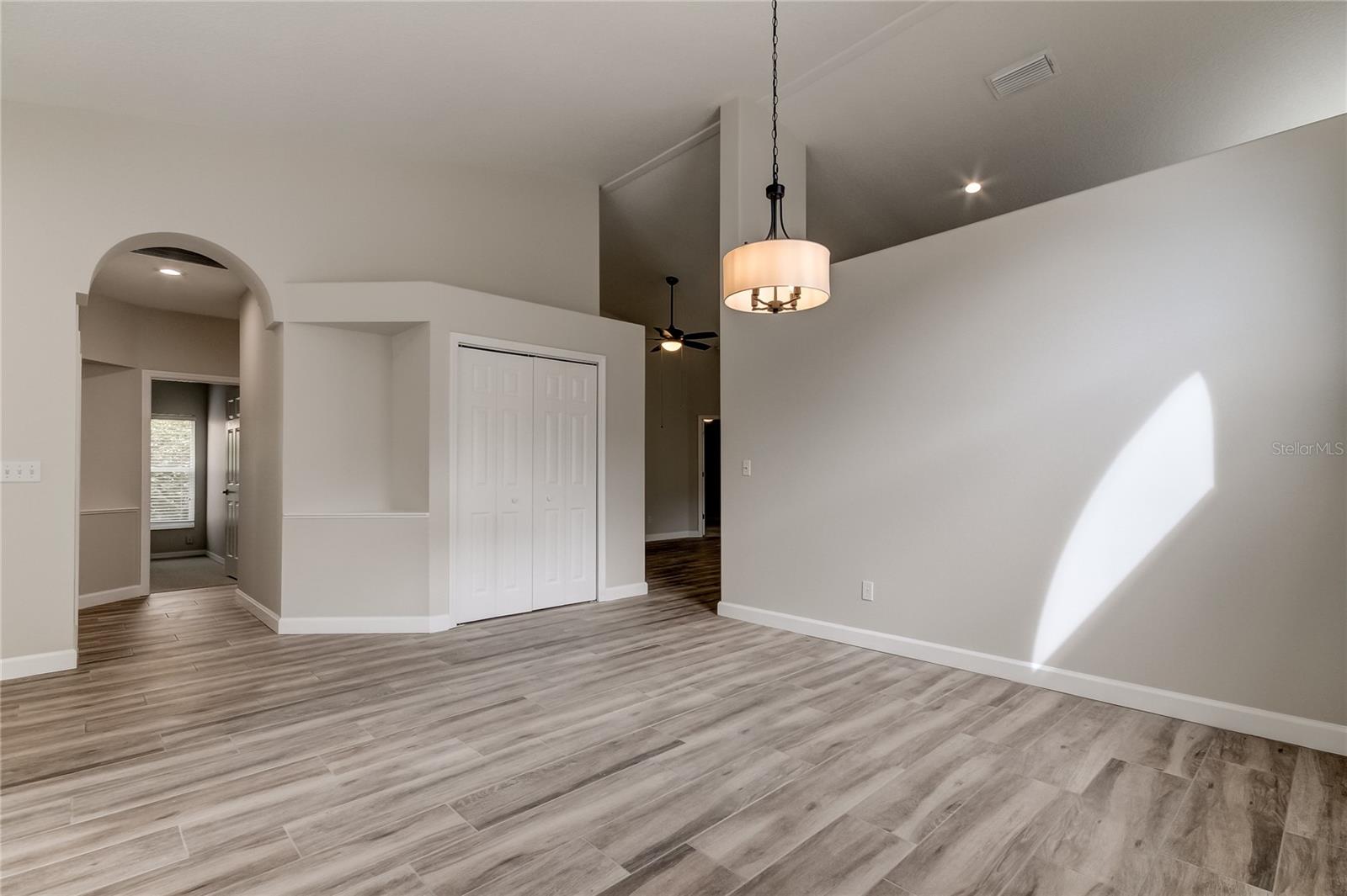 Image 7 of 44 For 10426 Springrose Drive