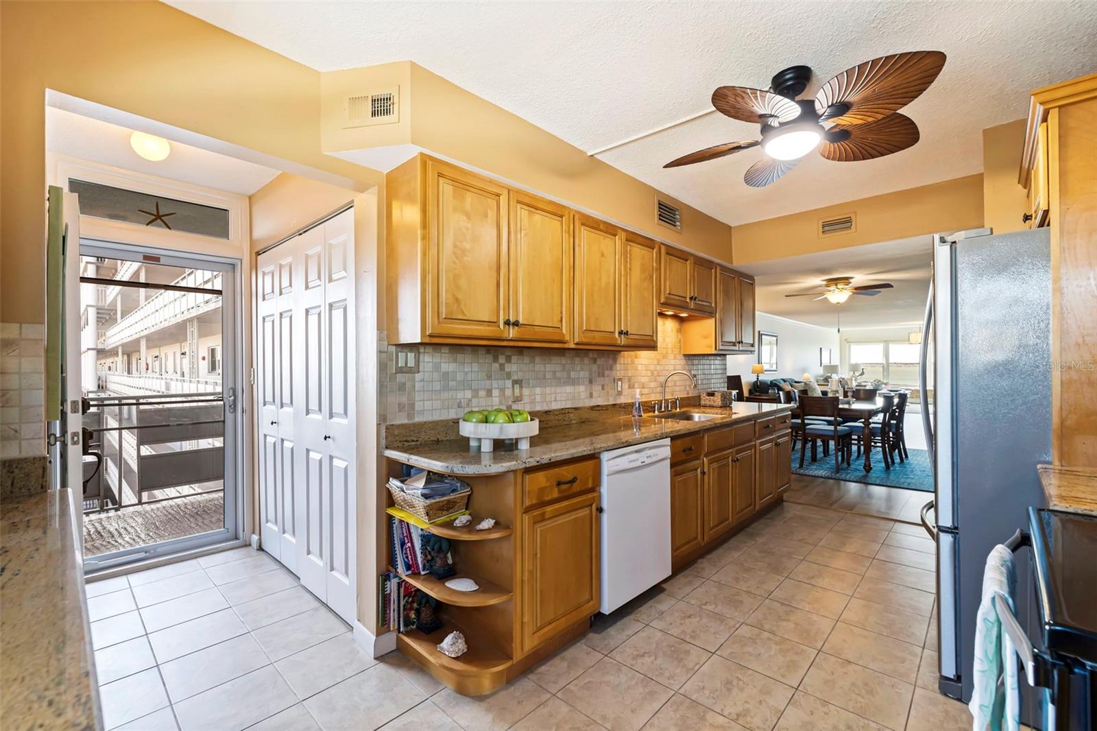 Image 21 of 51 For 5900 Shore Boulevard S 512