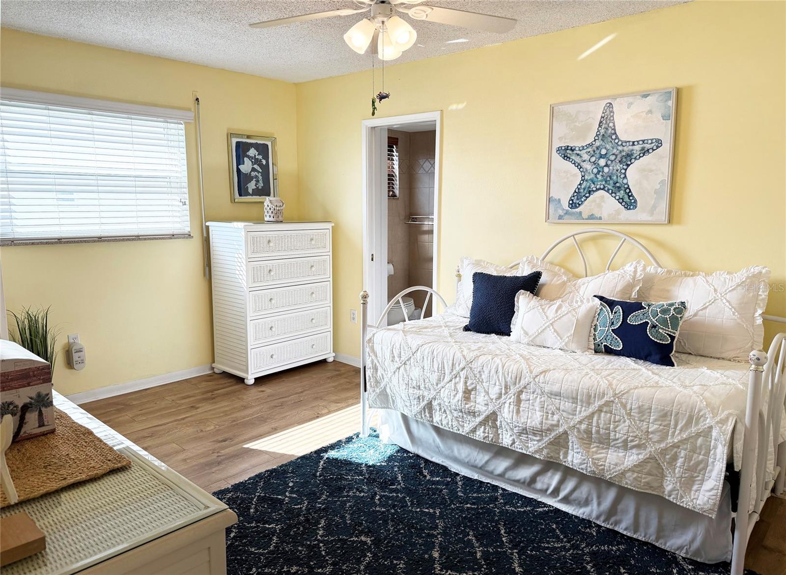 Image 31 of 51 For 5900 Shore Boulevard S 512