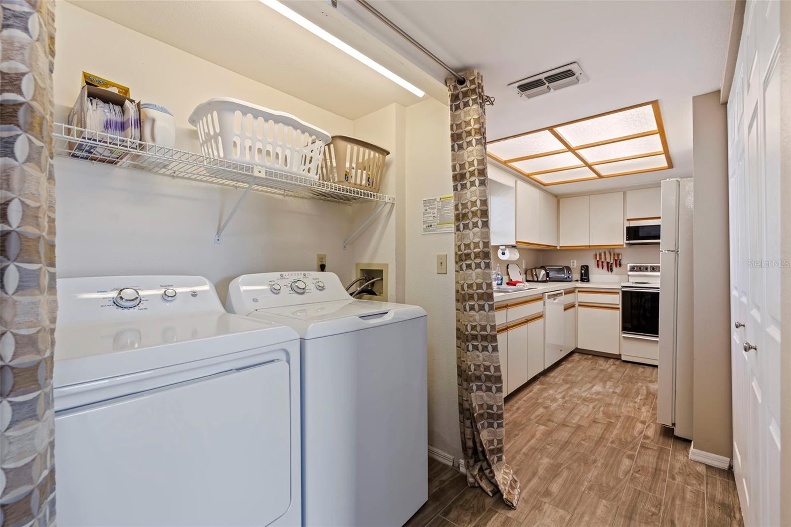 Image 11 of 24 For 145 116th Avenue 405
