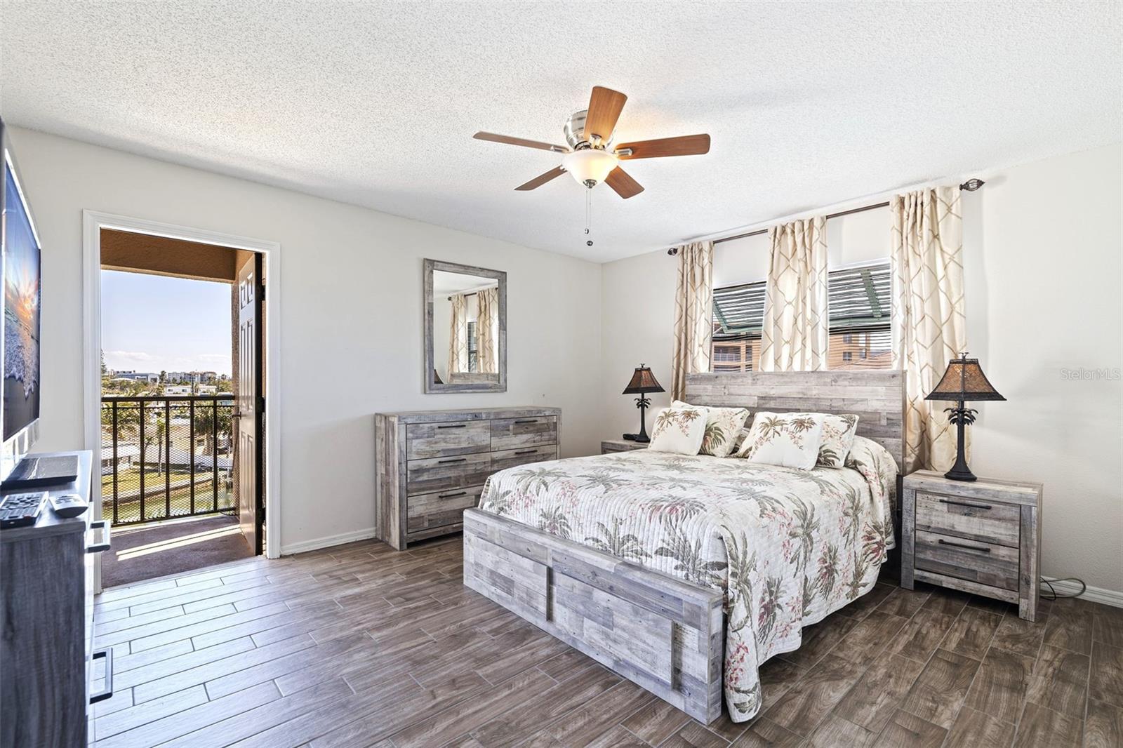 Image 13 of 24 For 145 116th Avenue 405