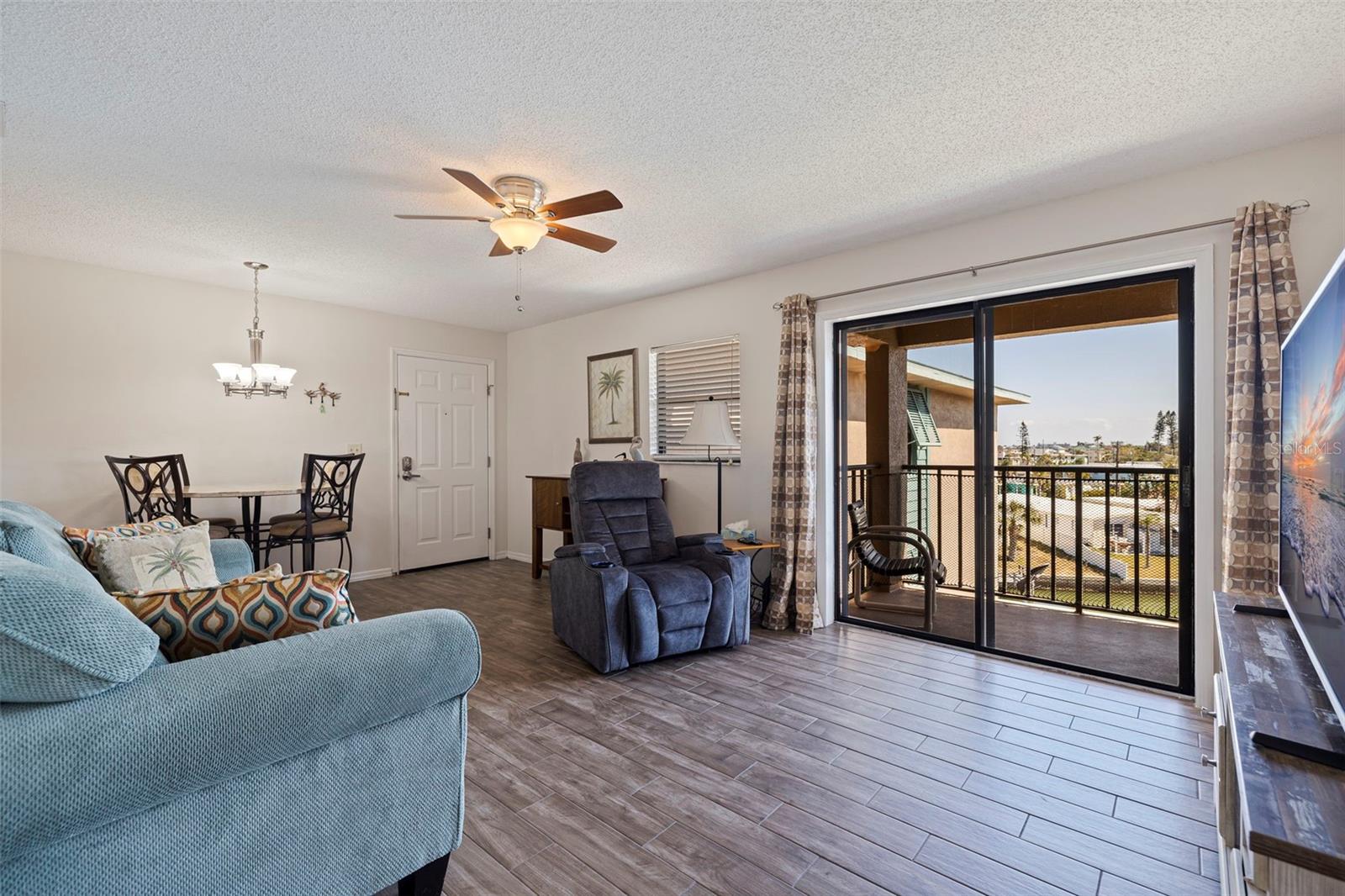 Image 8 of 24 For 145 116th Avenue 405