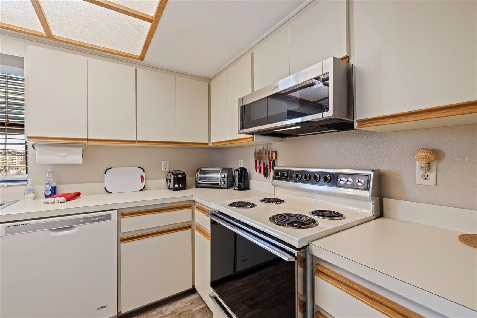 Image 9 of 24 For 145 116th Avenue 405
