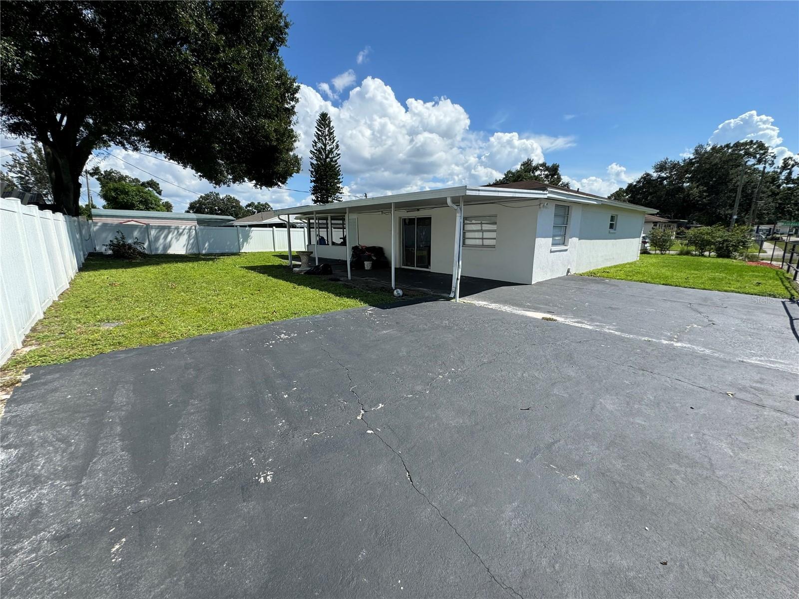 Listing photo id 2 for 7102 Reindeer Road