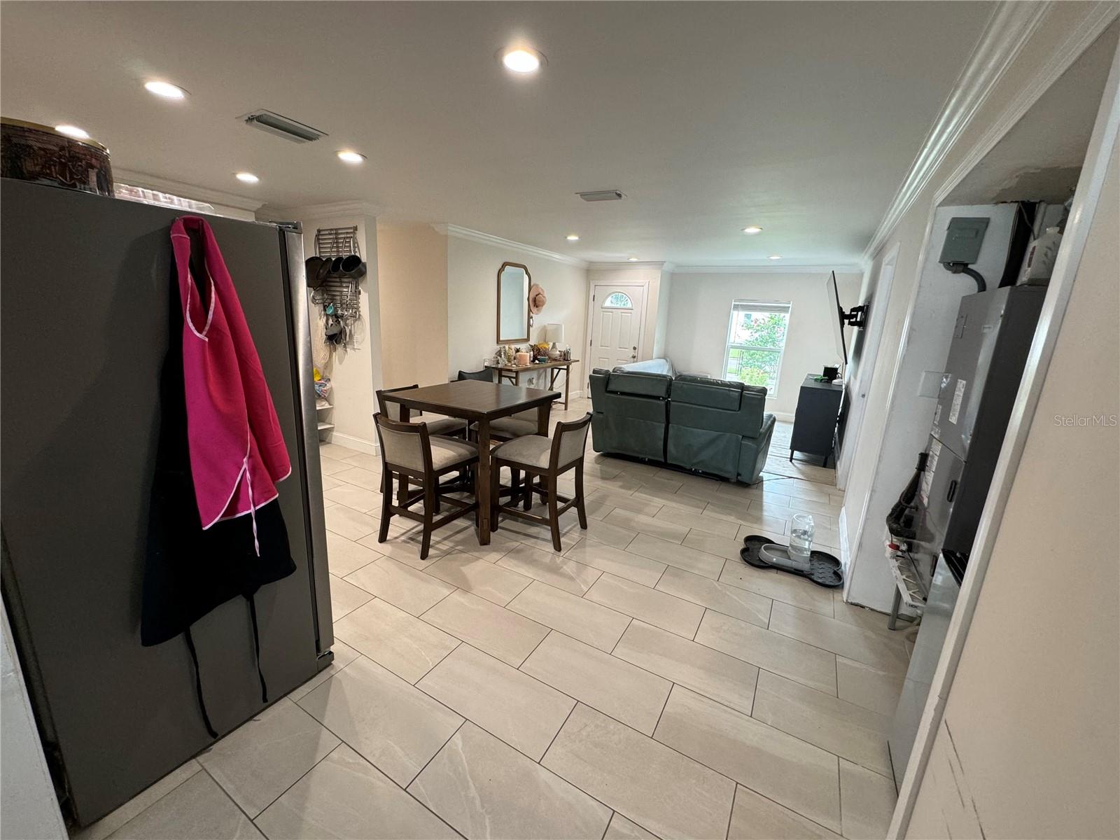 Listing photo id 4 for 7102 Reindeer Road