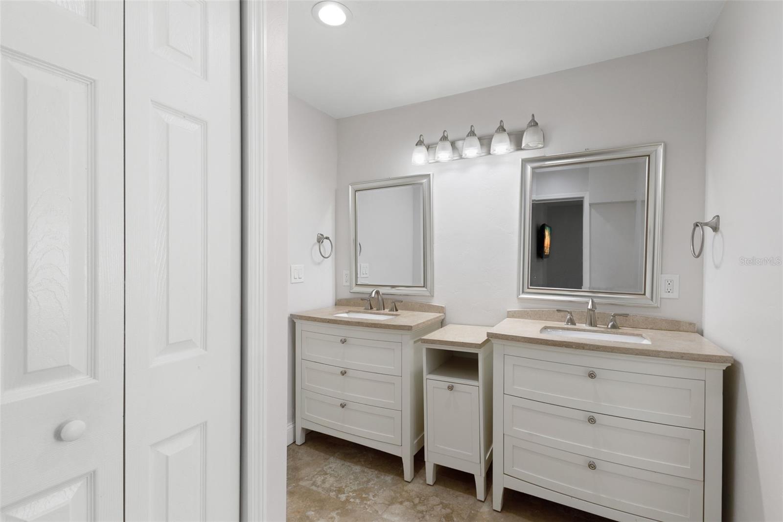 Image 30 of 36 For 731 Alda Way Ne