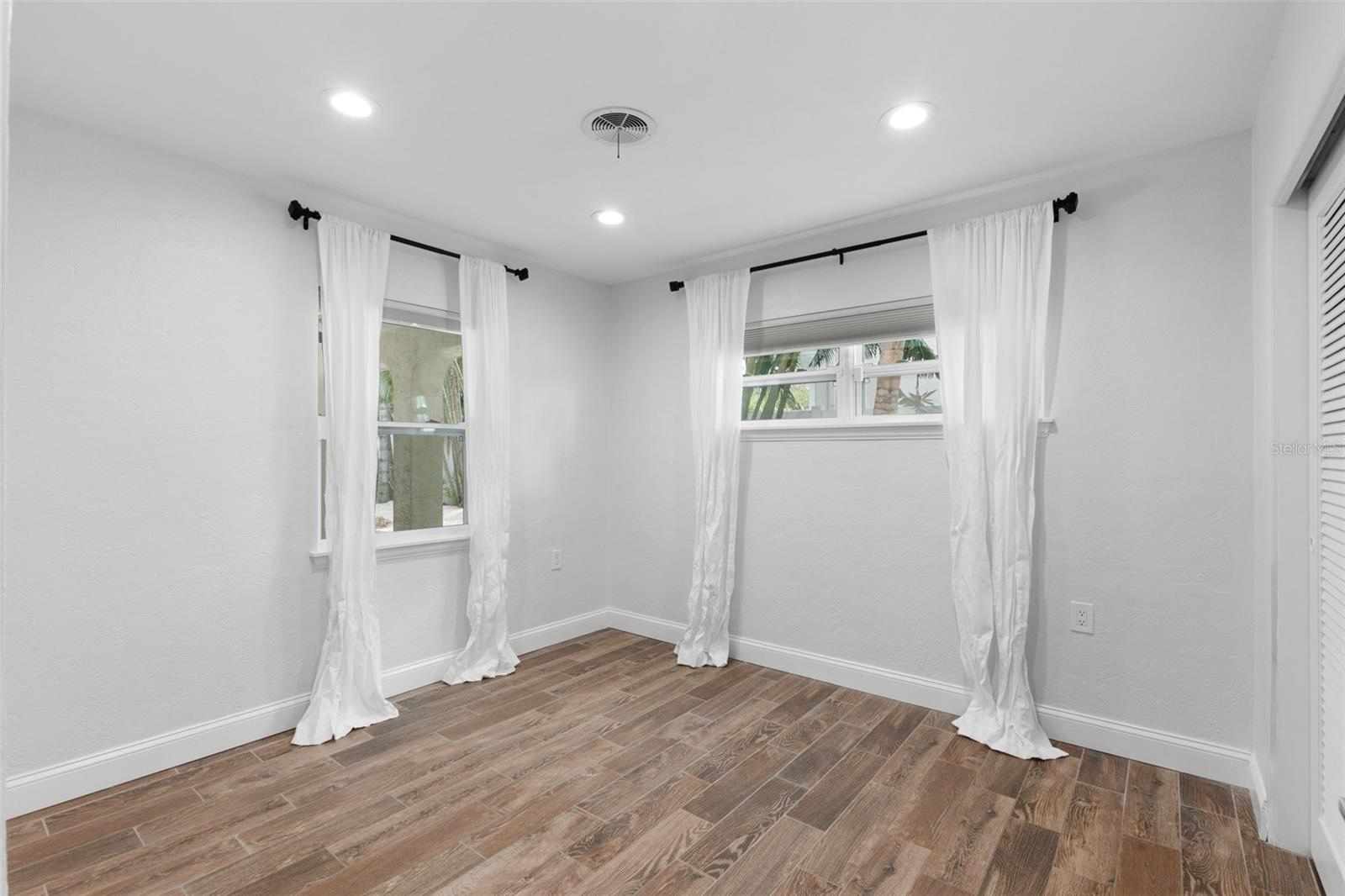 Image 32 of 36 For 731 Alda Way Ne
