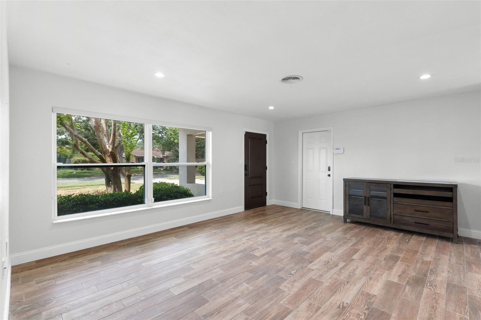Image 4 of 36 For 731 Alda Way Ne