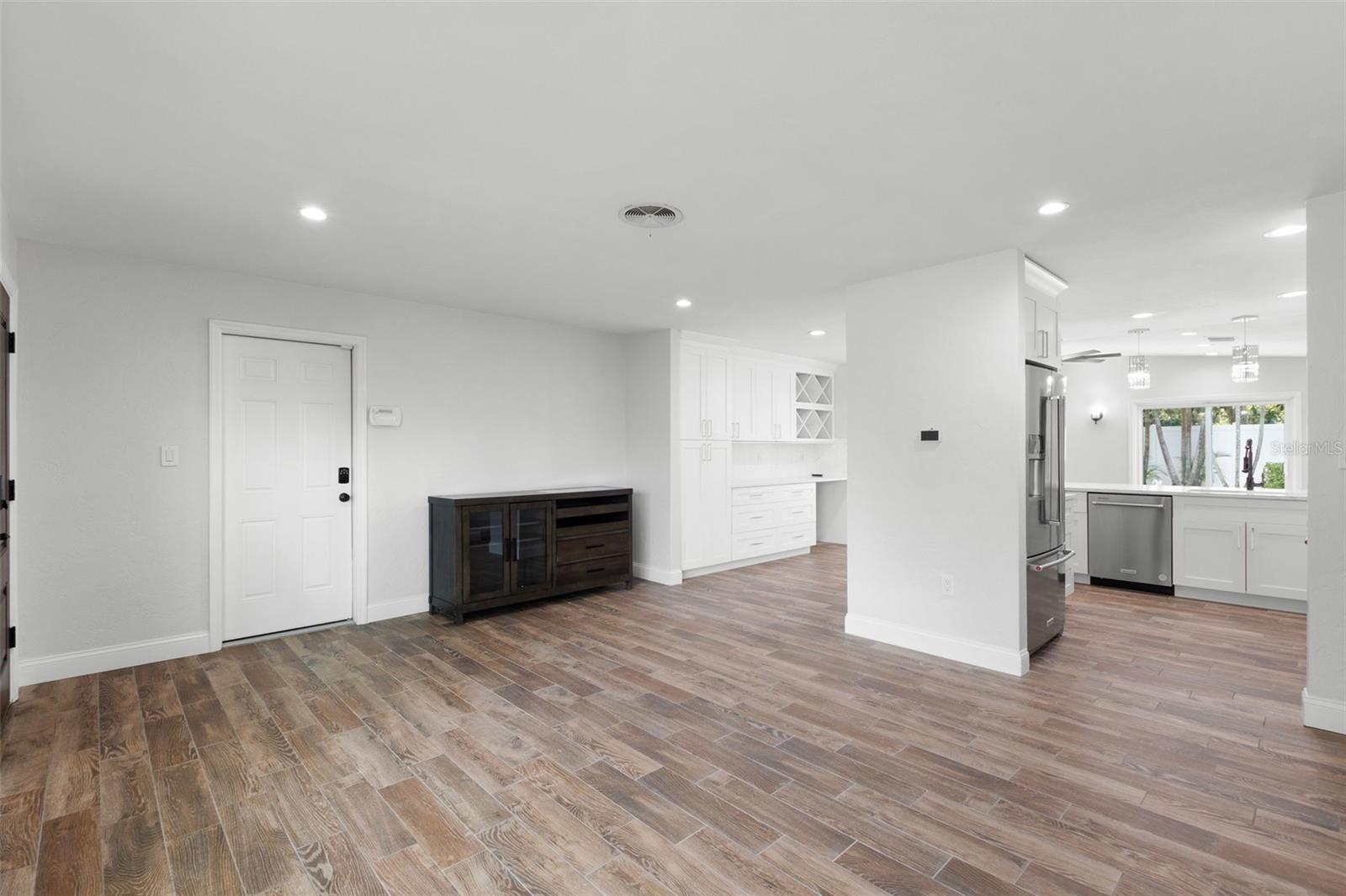 Image 5 of 36 For 731 Alda Way Ne