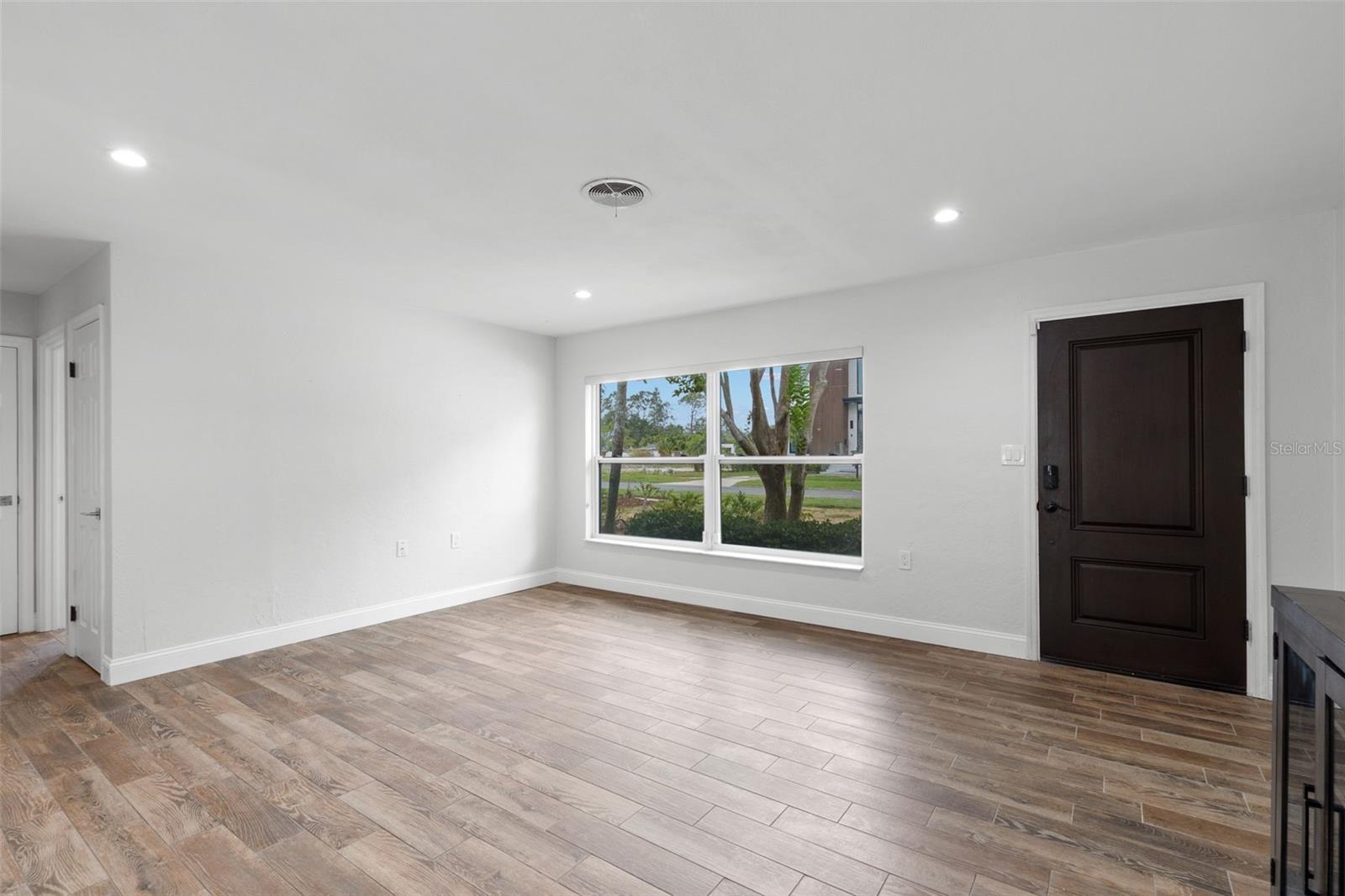 Image 7 of 36 For 731 Alda Way Ne