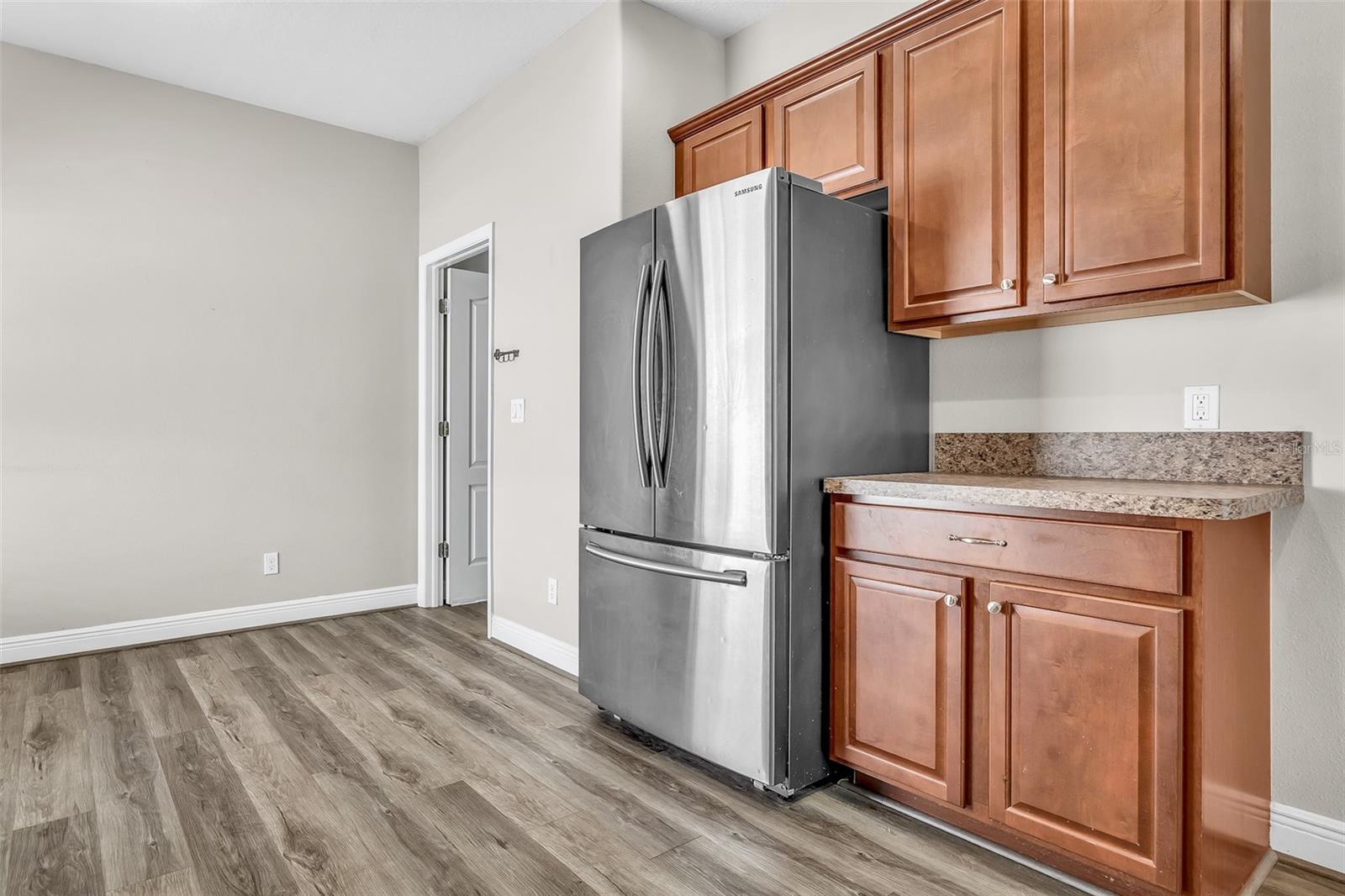 Image 15 of 34 For 12319 Rose Haven Boulevard
