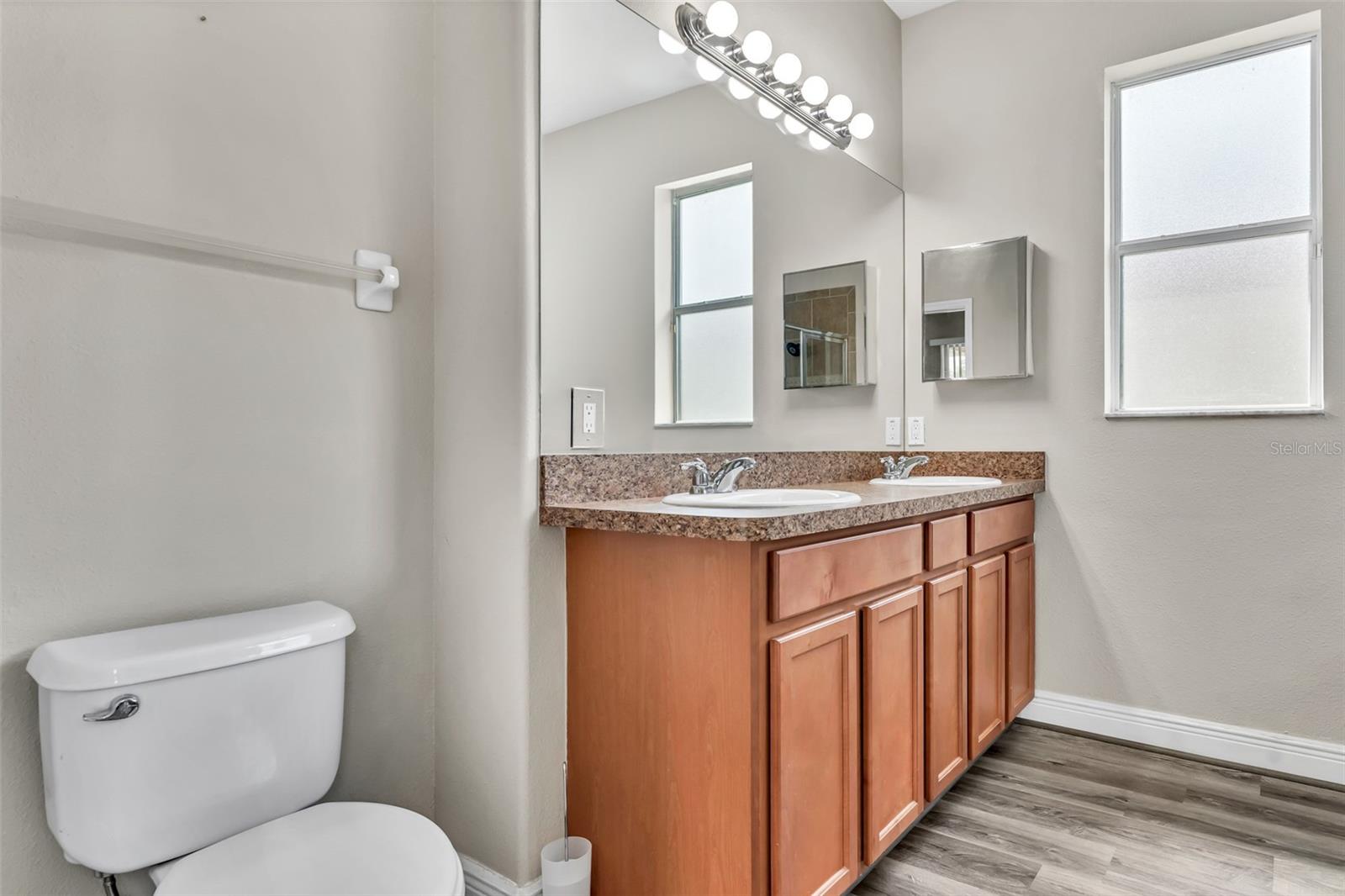 Image 19 of 34 For 12319 Rose Haven Boulevard