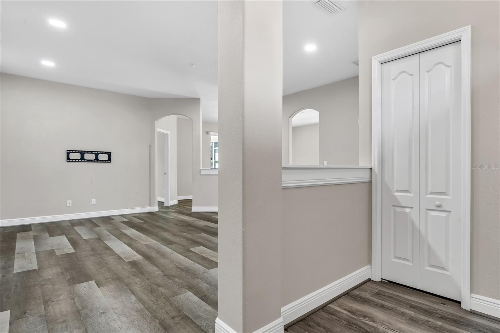 Image 5 of 34 For 12319 Rose Haven Boulevard