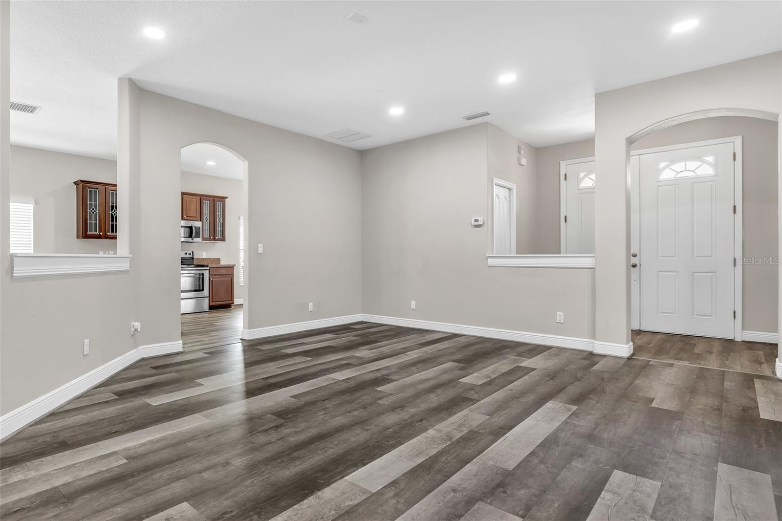 Image 8 of 34 For 12319 Rose Haven Boulevard