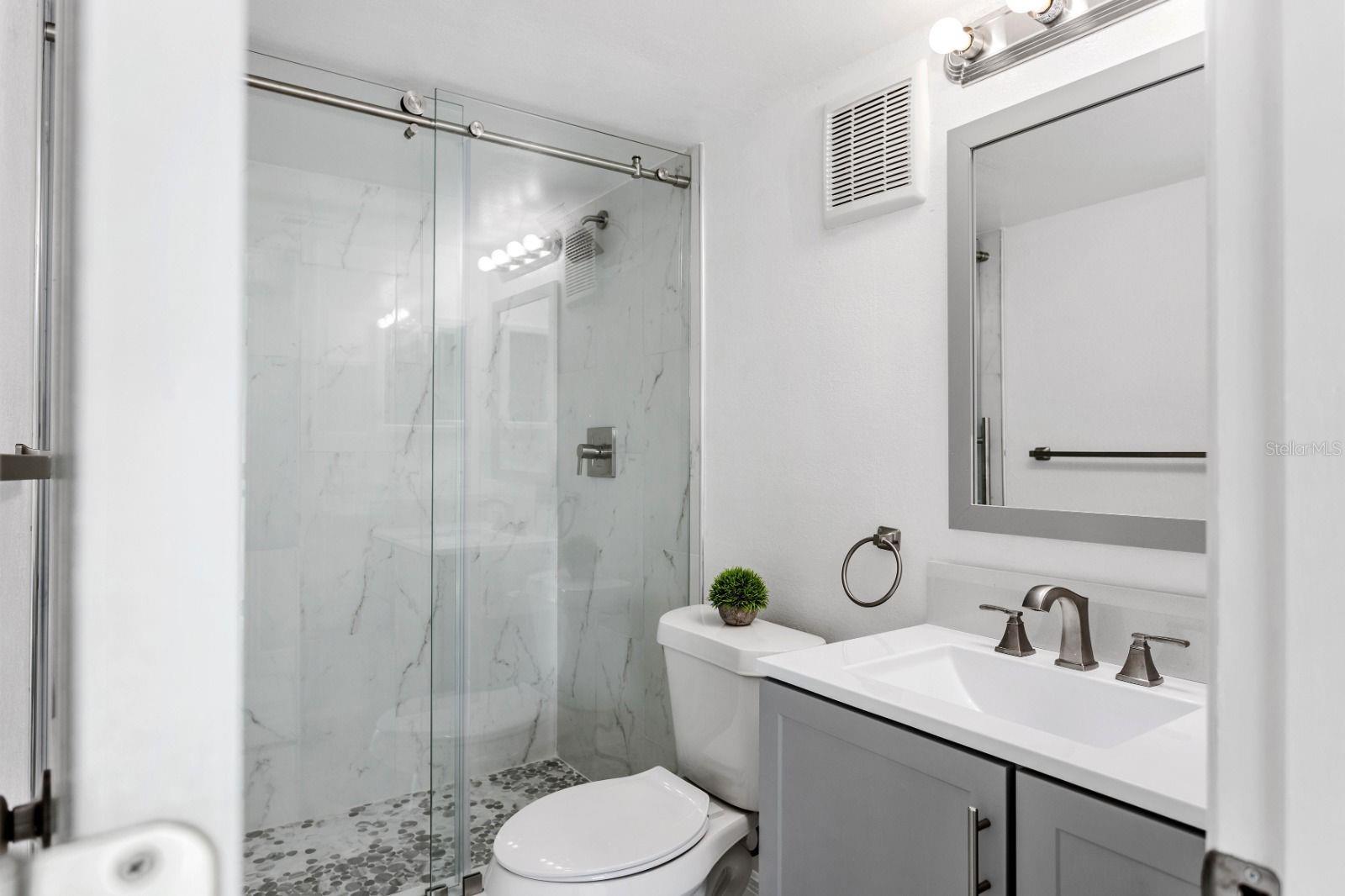 Image 3 of 11 For 647 N Keene  B