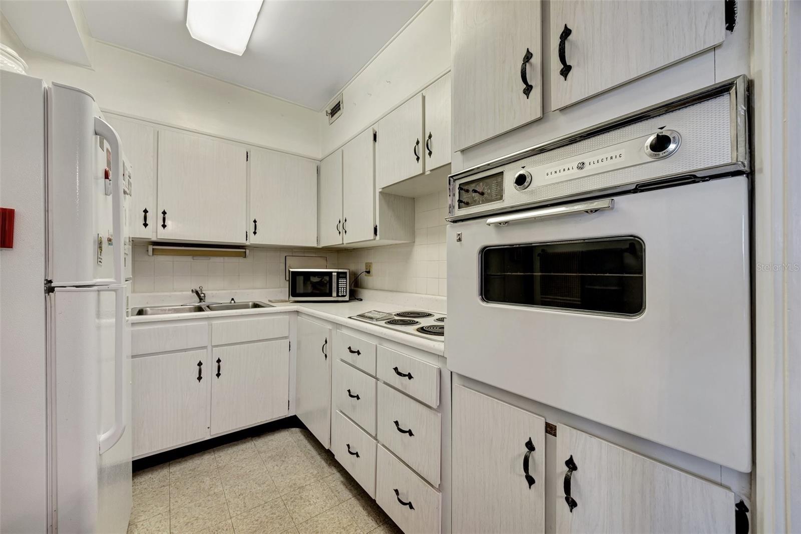 Image 10 of 27 For 31 Island Way 1403