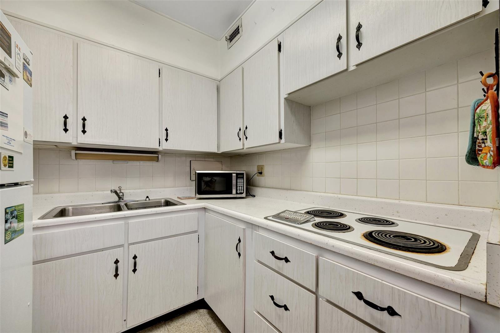 Image 16 of 27 For 31 Island Way 1403