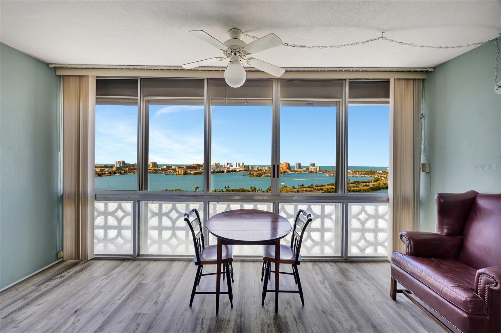 Image 6 of 27 For 31 Island Way 1403