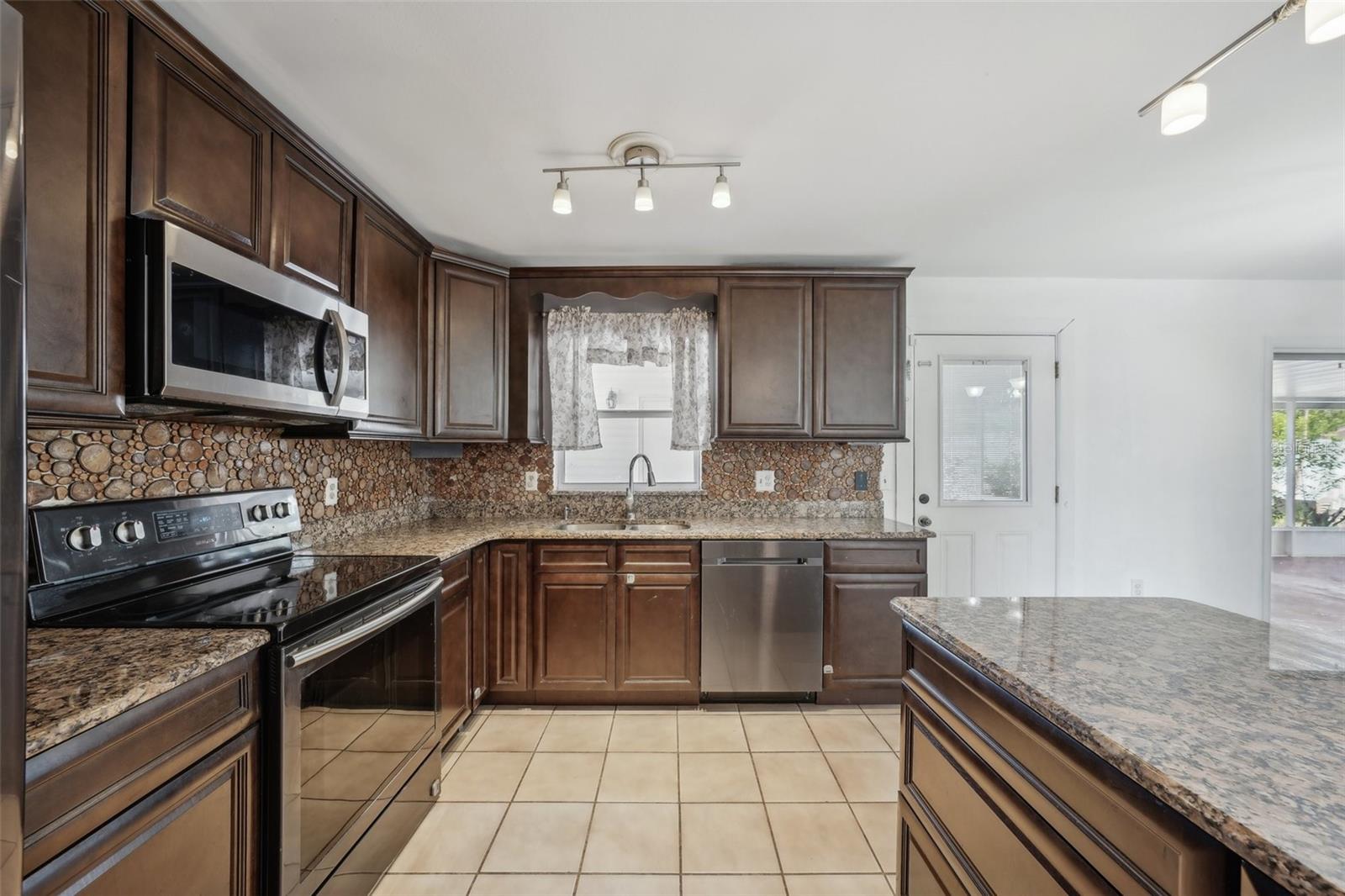 Image 19 of 70 For 503 Holt Circle