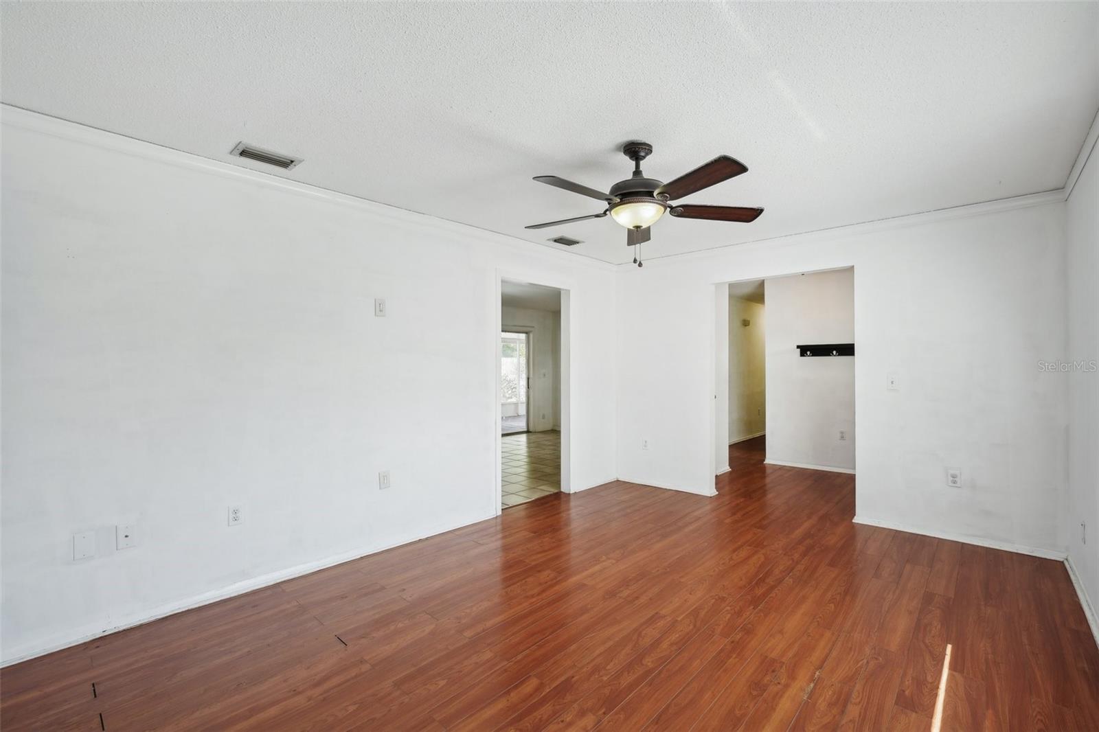 Image 7 of 70 For 503 Holt Circle
