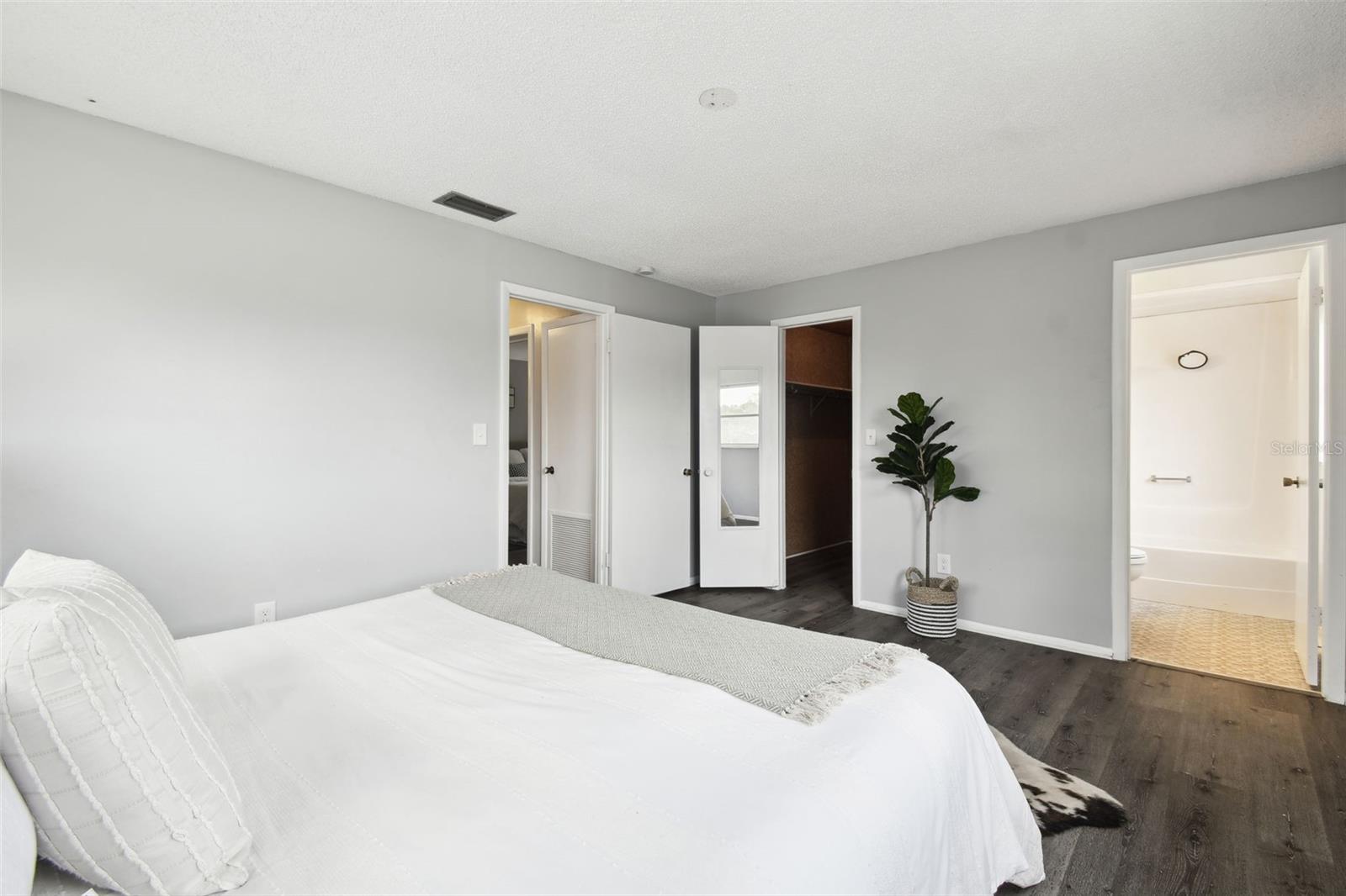 Image 14 of 48 For 11409 Spring Hill Drive