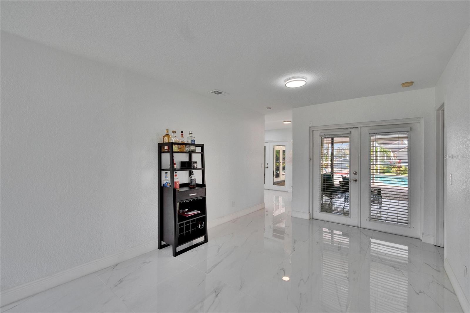 Image 10 of 64 For 728 Camrose Drive
