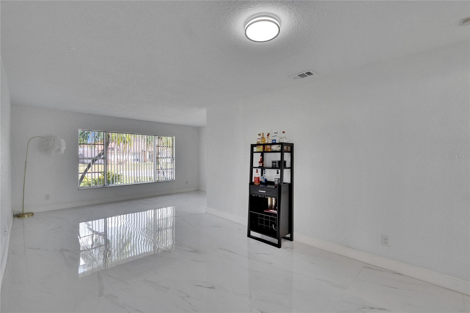 Image 11 of 64 For 728 Camrose Drive