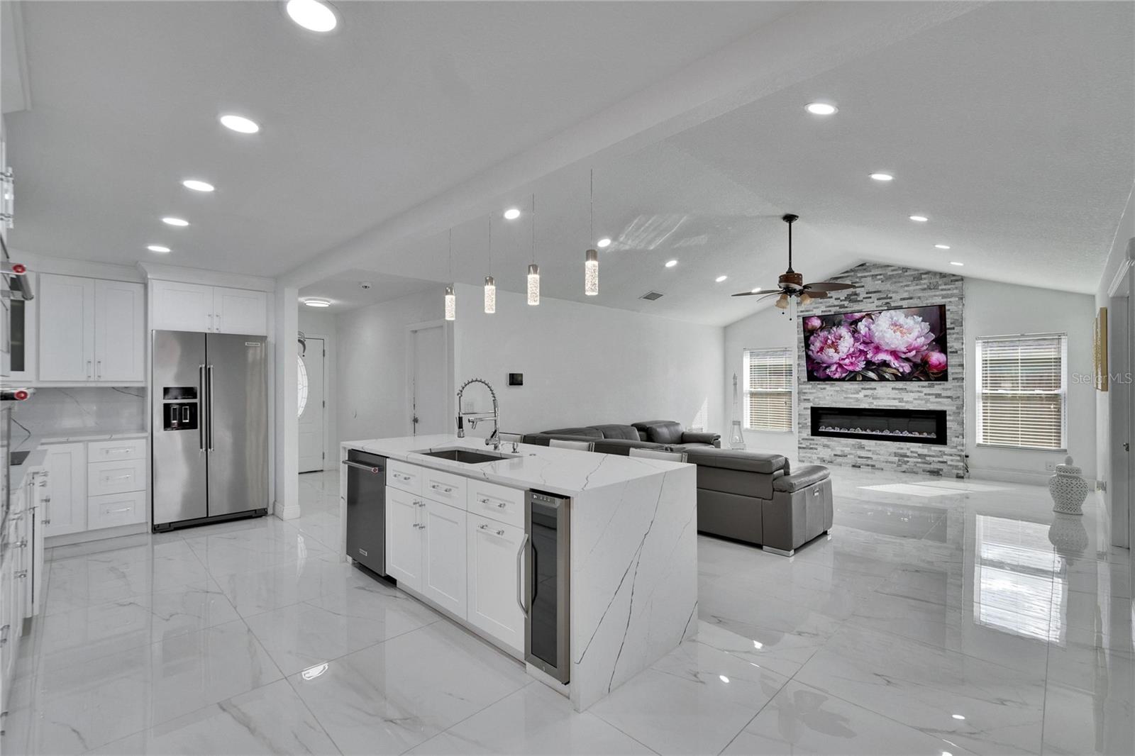Image 13 of 64 For 728 Camrose Drive