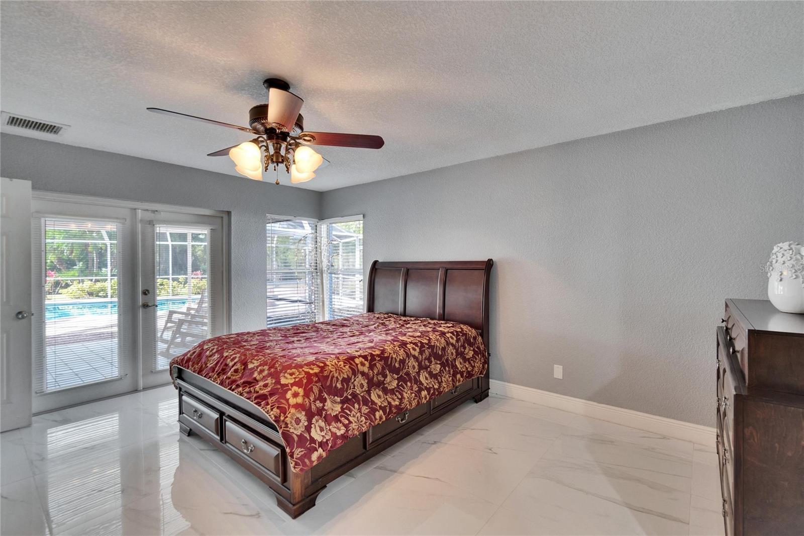 Image 26 of 64 For 728 Camrose Drive