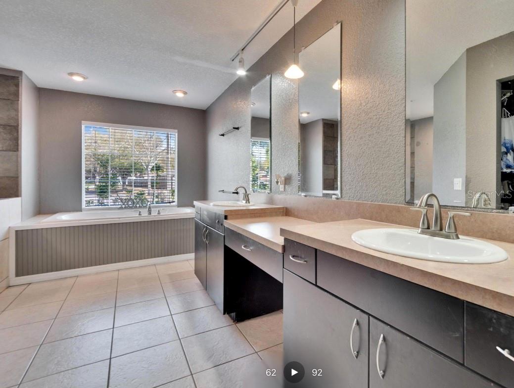 Image 28 of 64 For 728 Camrose Drive