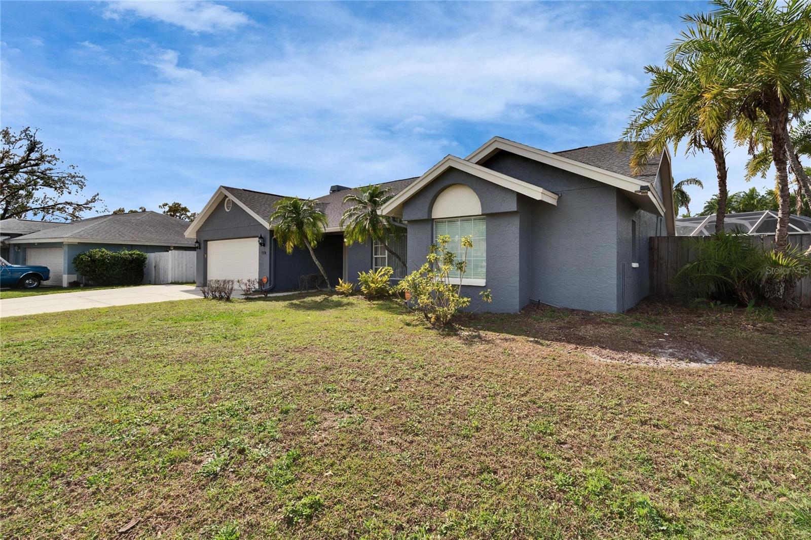 Image 3 of 64 For 728 Camrose Drive