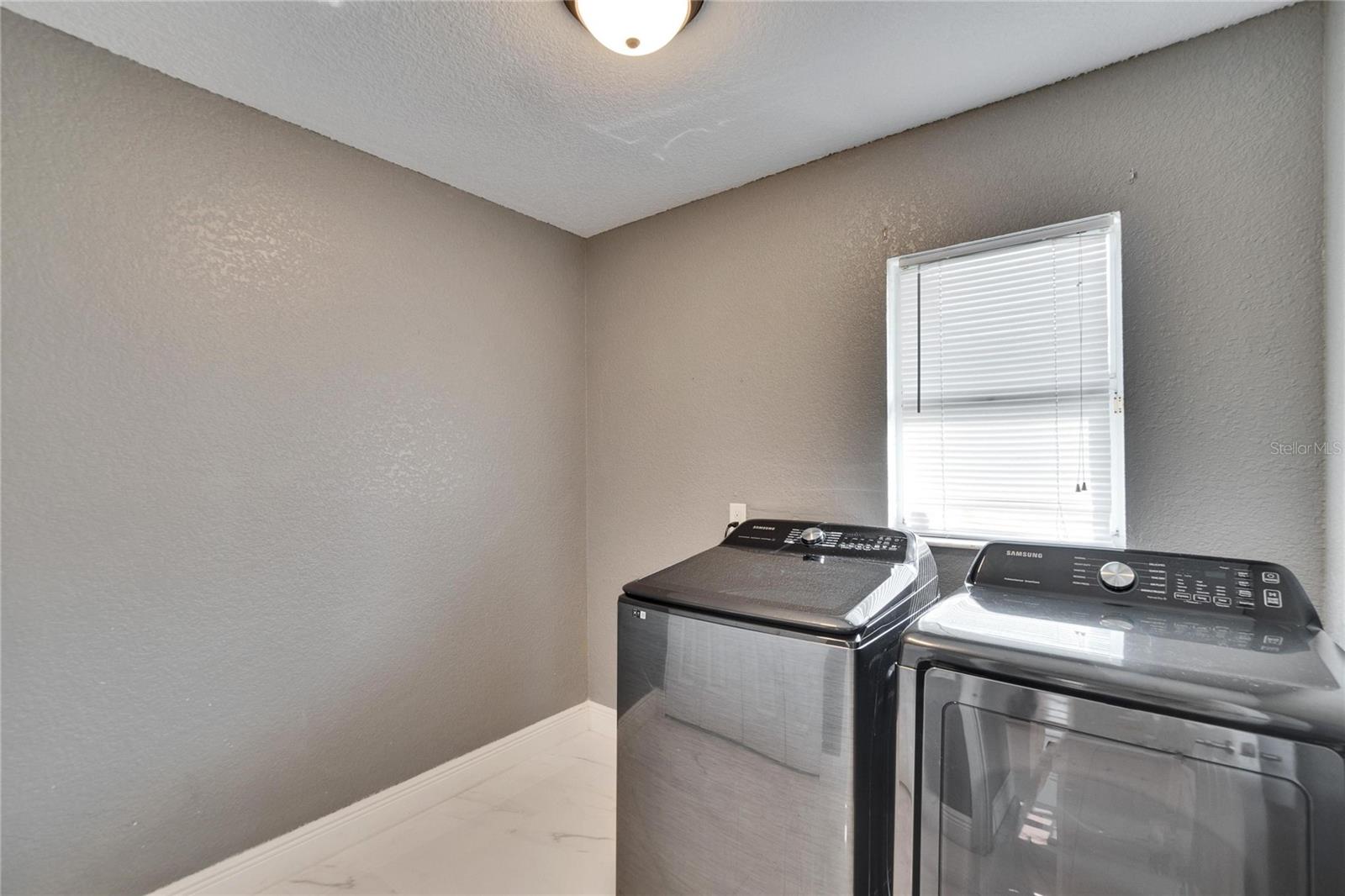 Image 41 of 64 For 728 Camrose Drive