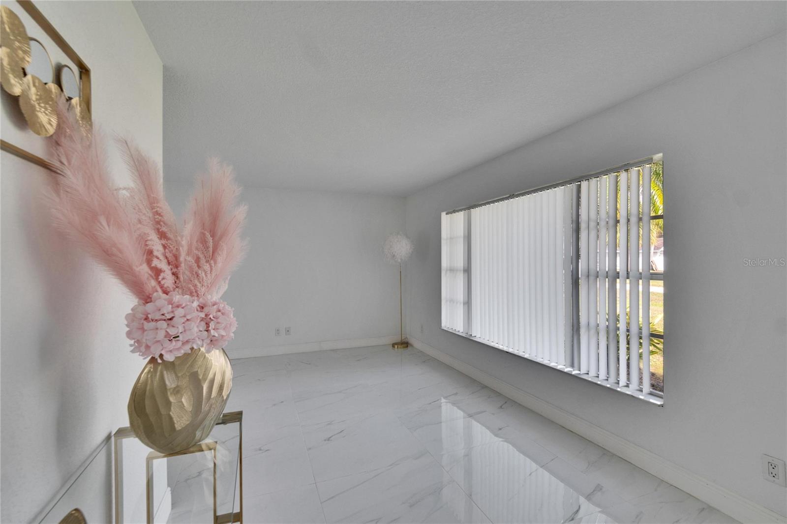 Image 7 of 64 For 728 Camrose Drive