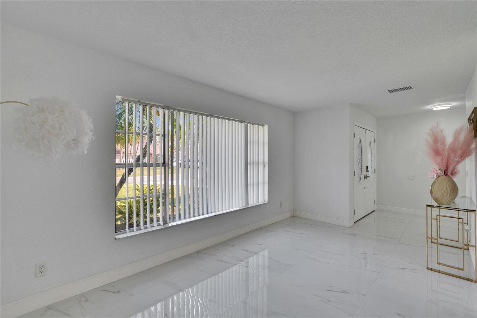 Image 9 of 64 For 728 Camrose Drive