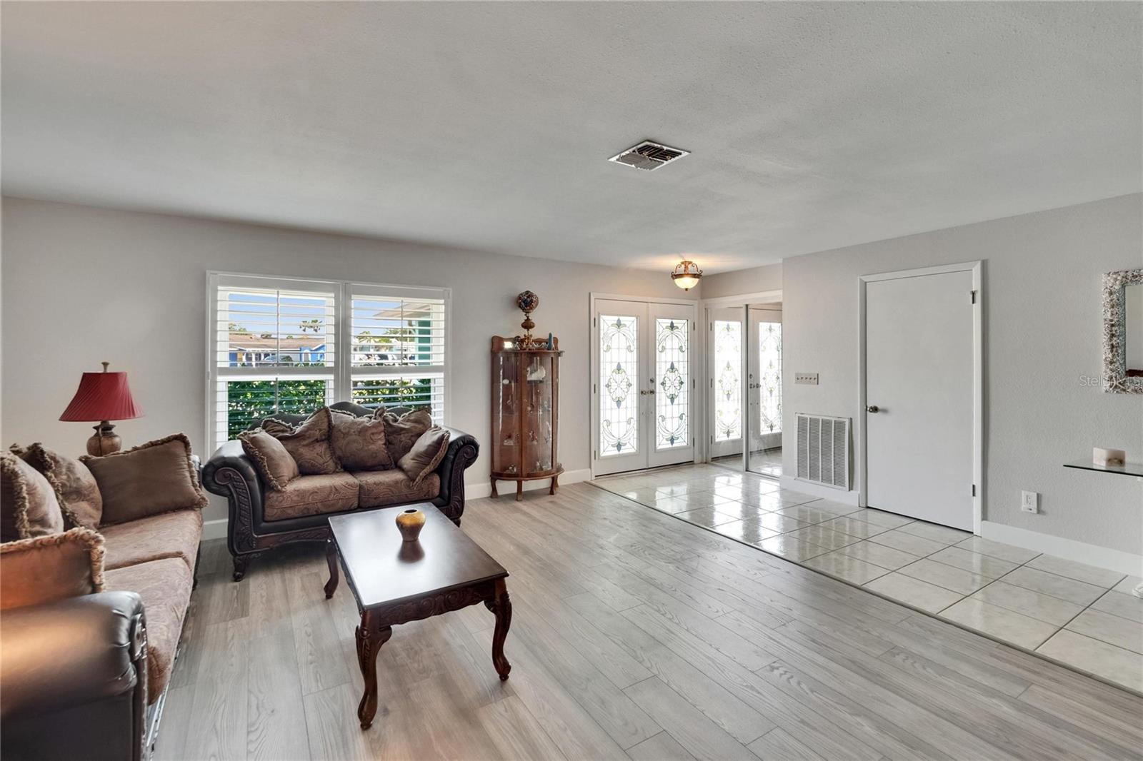 Listing photo id 8 for 6530 Manila Palm Way