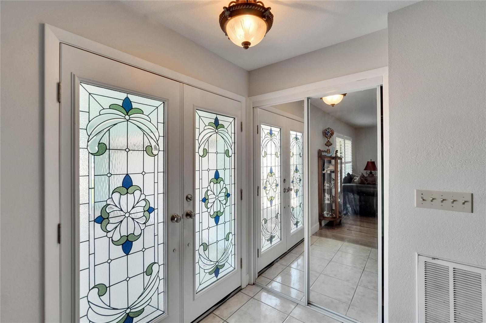 Listing photo id 10 for 6530 Manila Palm Way
