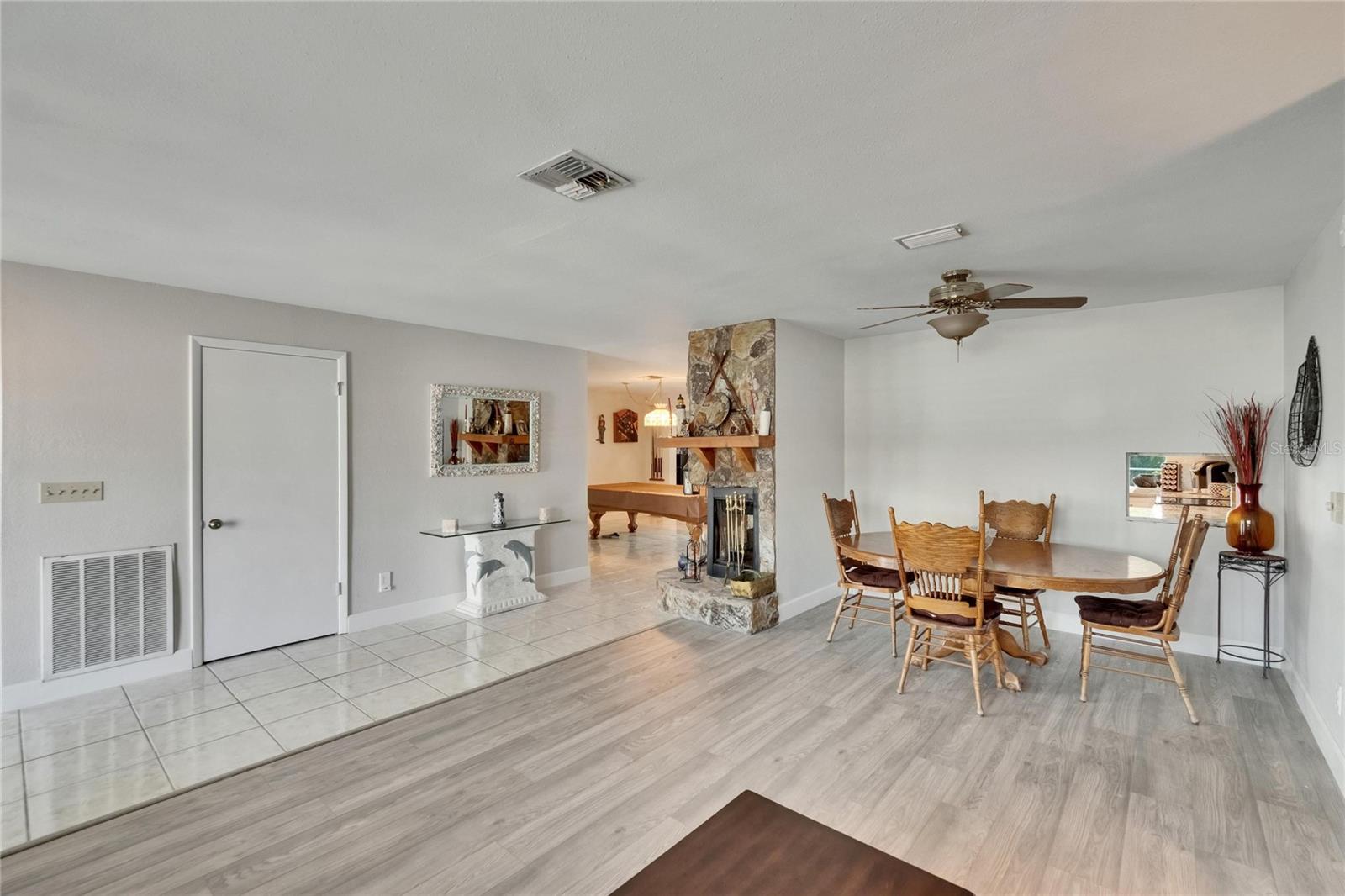 Listing photo id 13 for 6530 Manila Palm Way