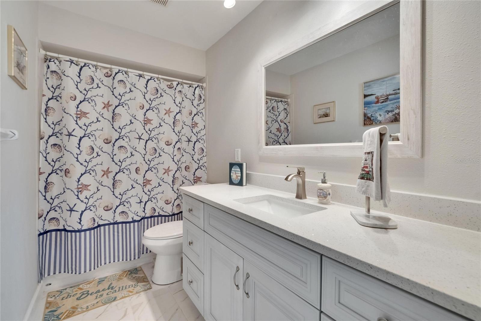 Listing photo id 18 for 6530 Manila Palm Way