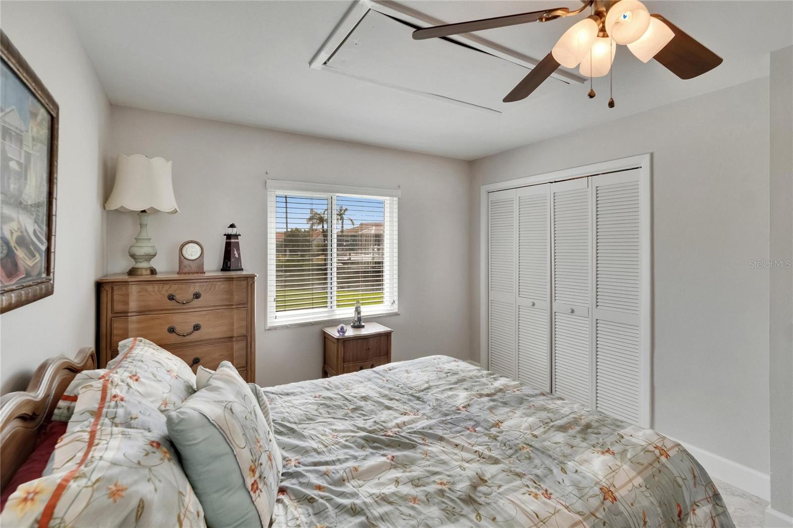 Listing photo id 21 for 6530 Manila Palm Way
