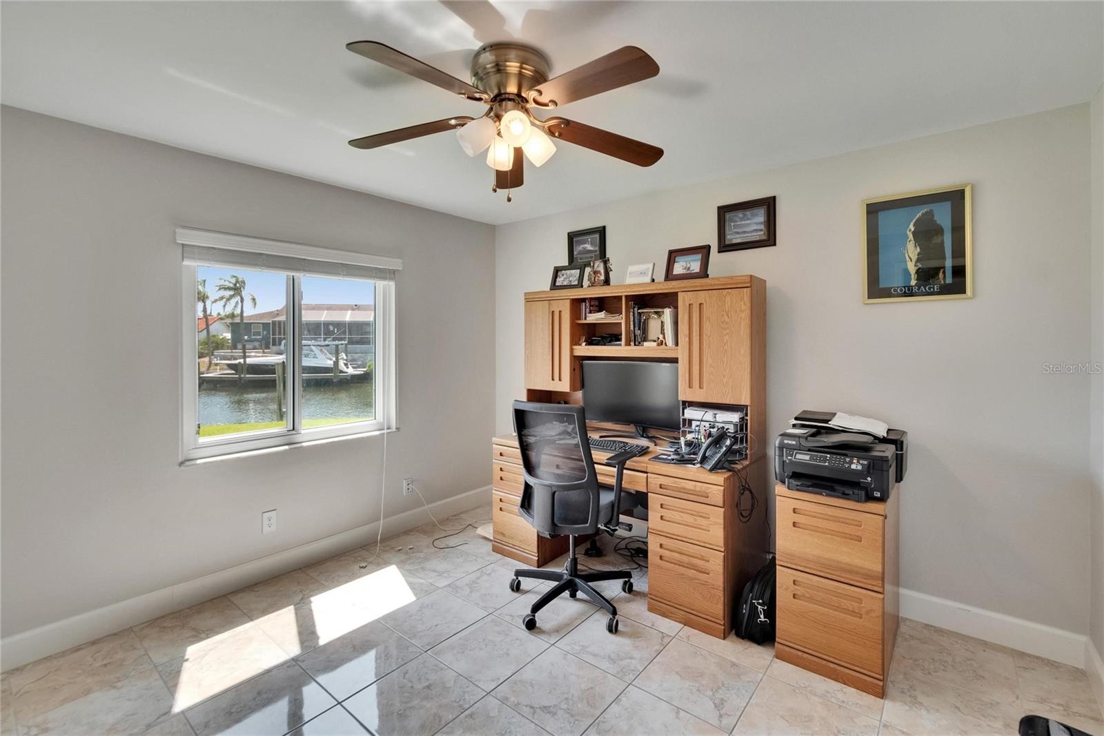 Listing photo id 22 for 6530 Manila Palm Way