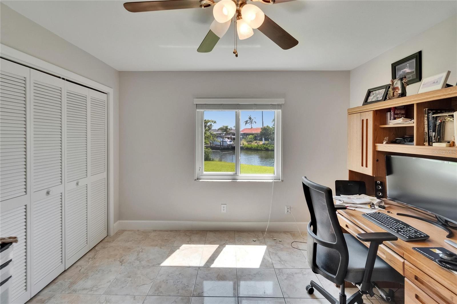 Listing photo id 23 for 6530 Manila Palm Way