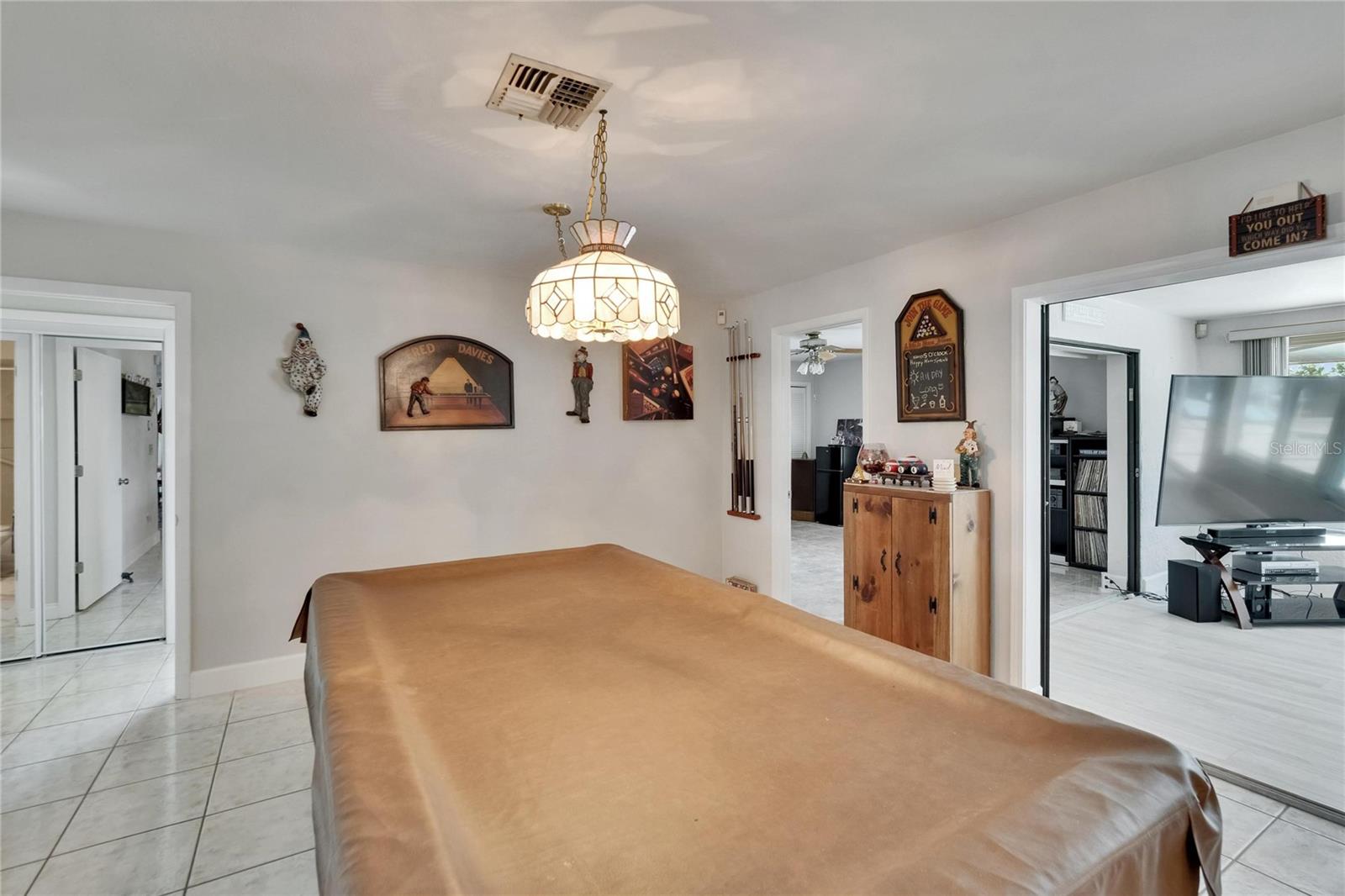 Listing photo id 25 for 6530 Manila Palm Way