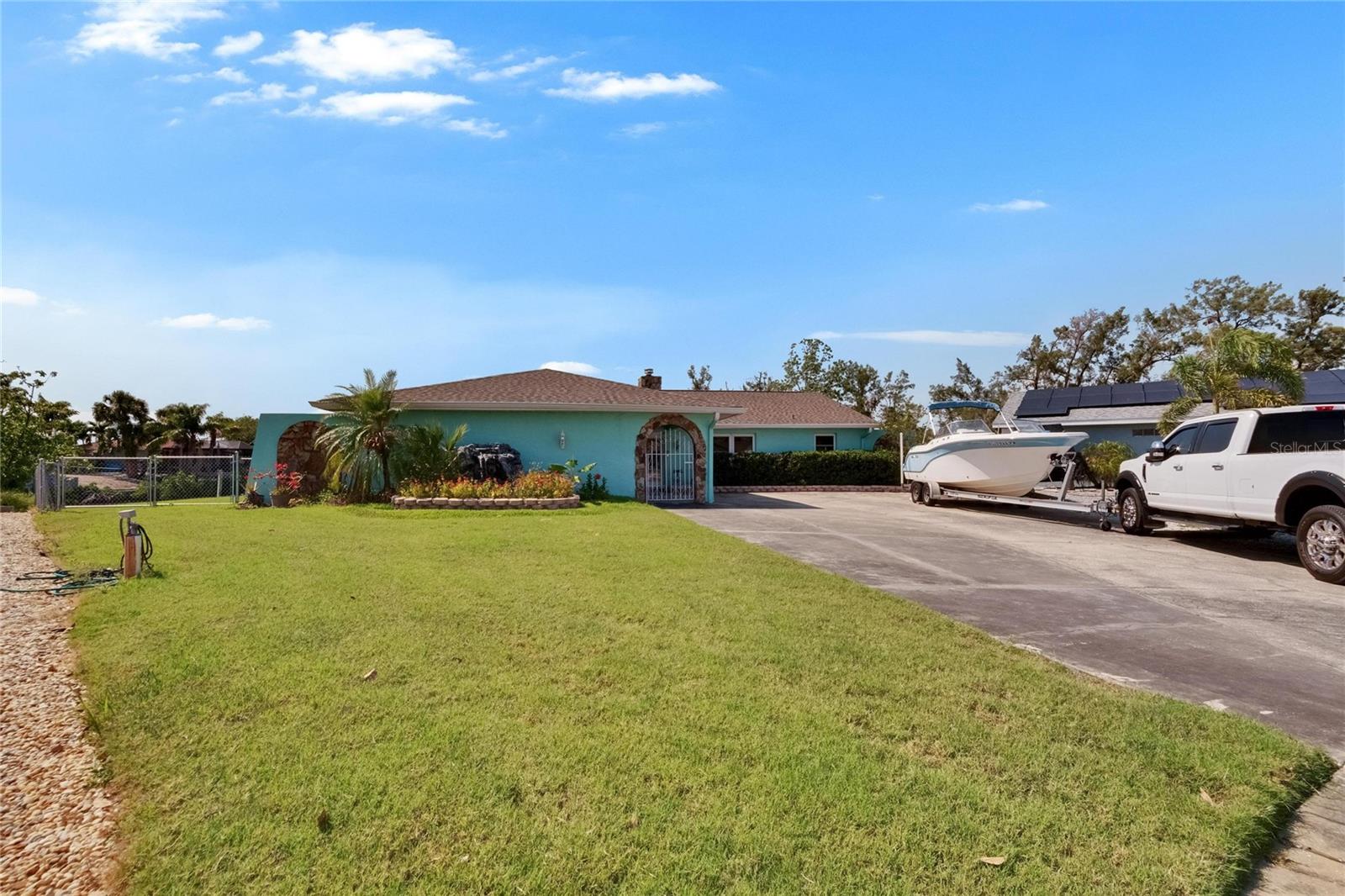 Listing photo id 1 for 6530 Manila Palm Way