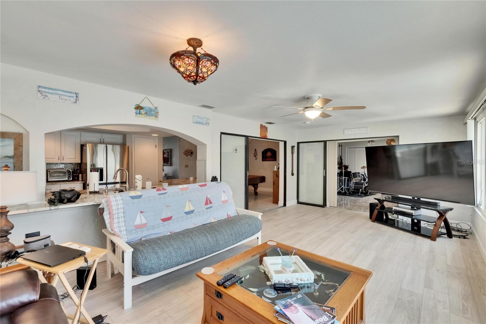 Listing photo id 31 for 6530 Manila Palm Way