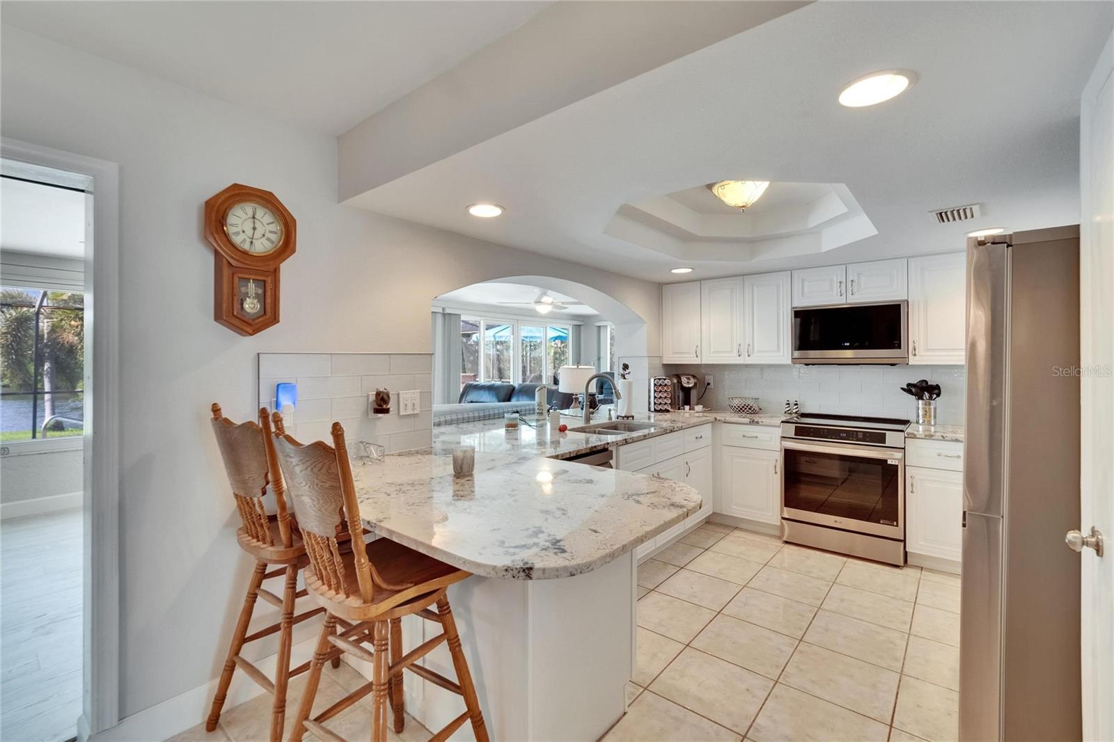 Listing photo id 34 for 6530 Manila Palm Way