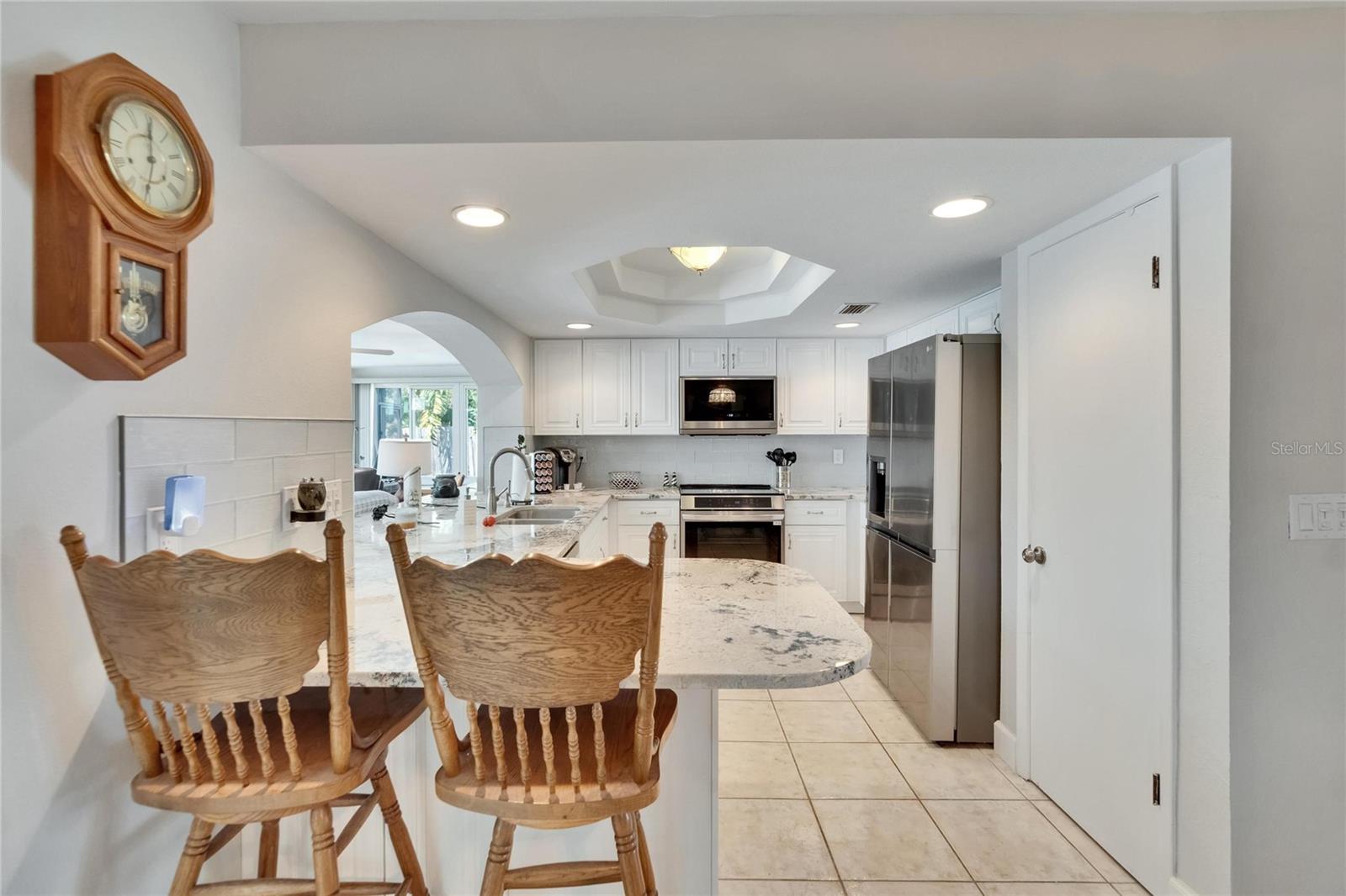 Listing photo id 35 for 6530 Manila Palm Way