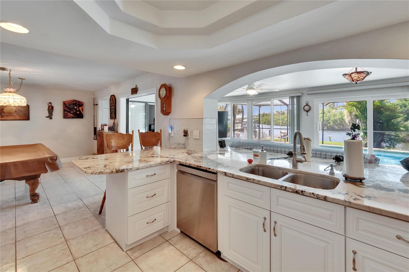 Listing photo id 37 for 6530 Manila Palm Way