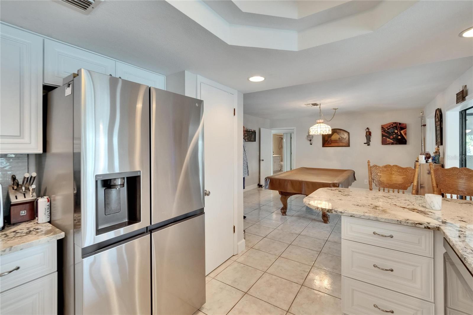 Listing photo id 38 for 6530 Manila Palm Way