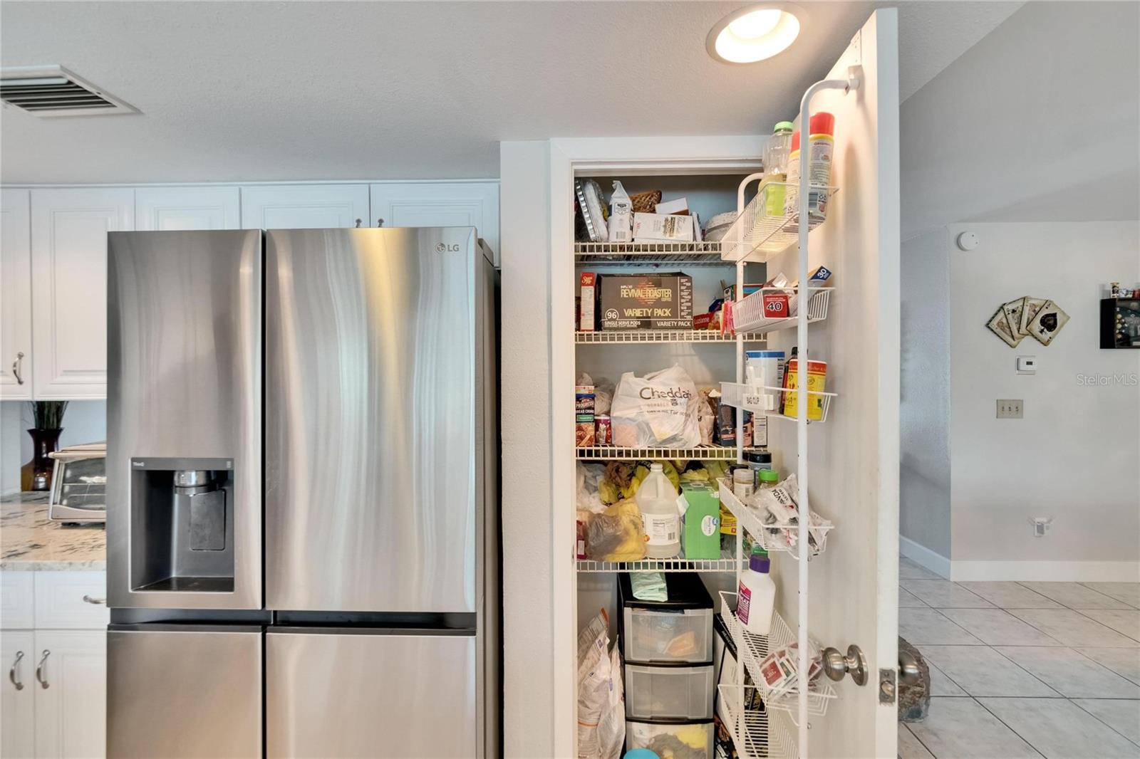 Listing photo id 39 for 6530 Manila Palm Way