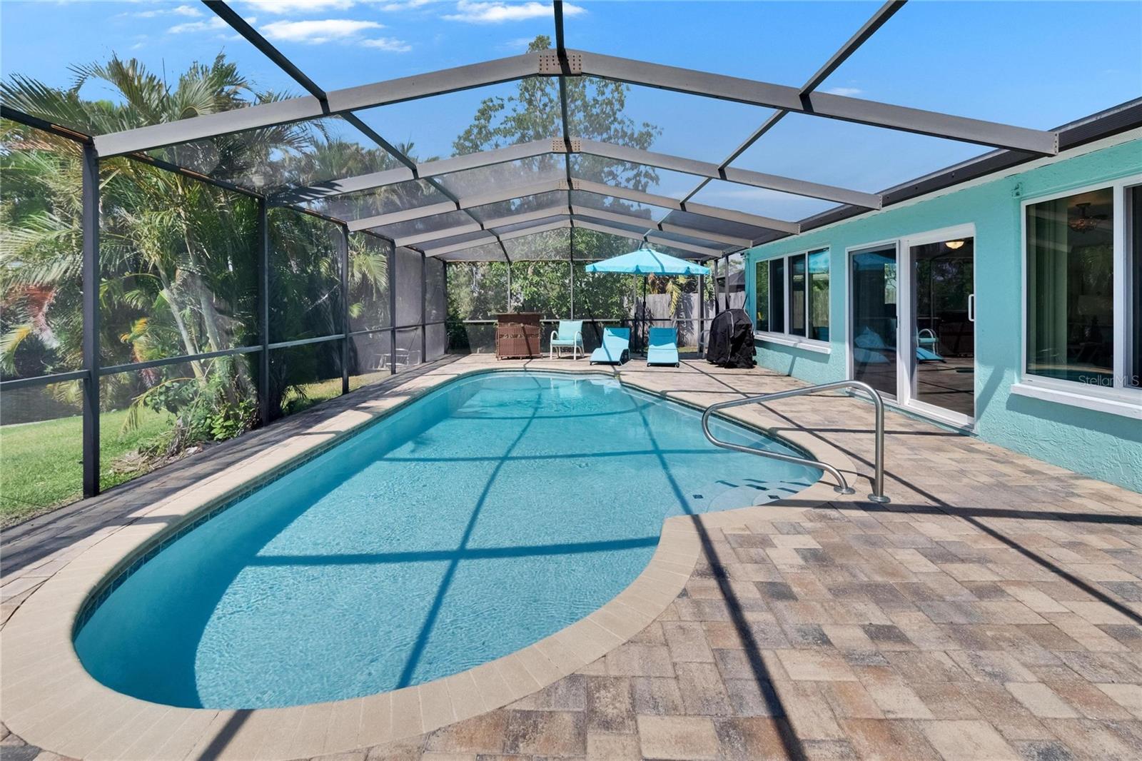 Listing photo id 42 for 6530 Manila Palm Way